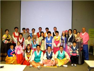 CMC and Yonsei students in traditional Korean attire