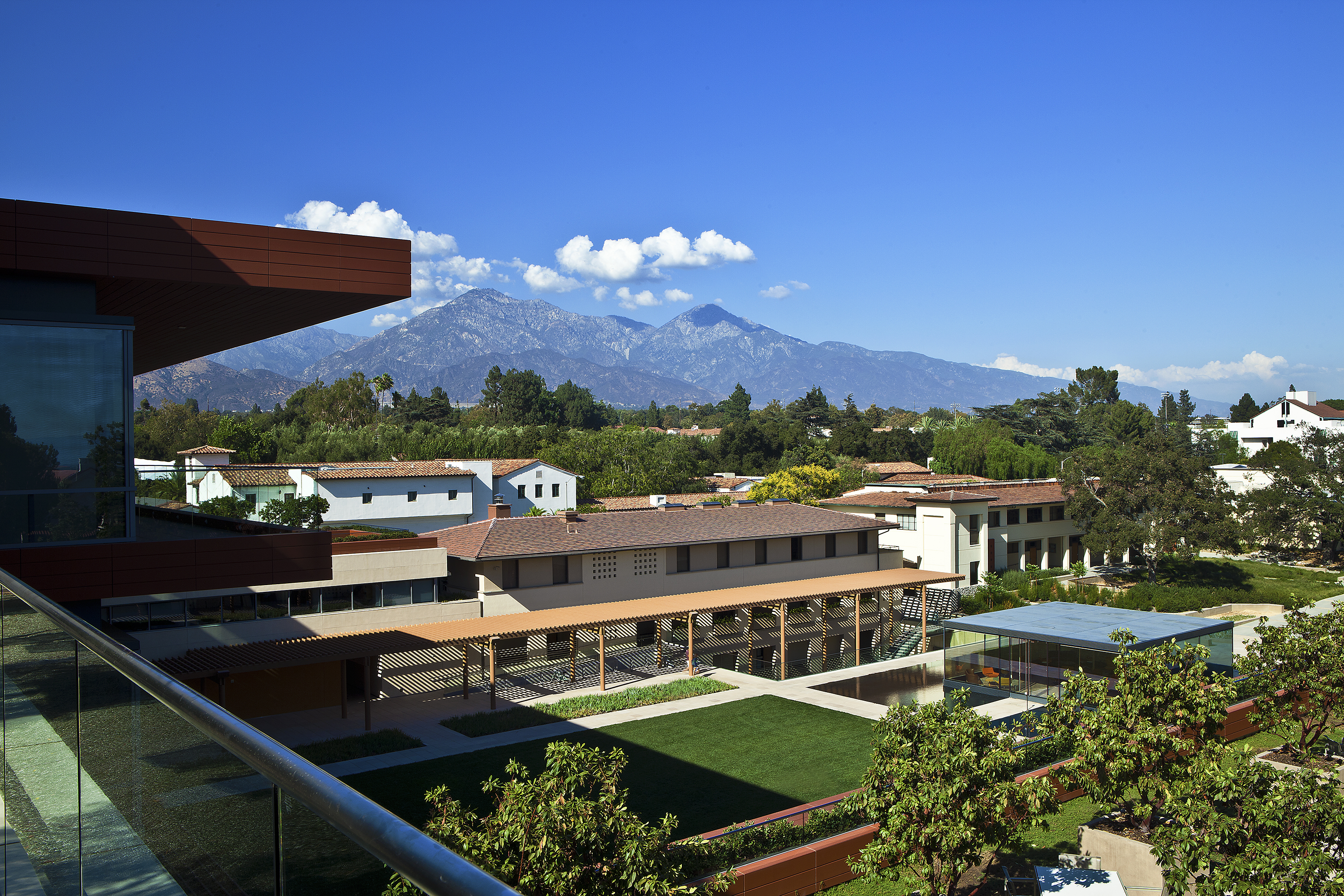 Claremont mckenna college leadership essay