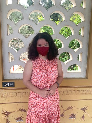 Kimiko Adler '23 wearing a CMC maroon face mask at the Getty Villa