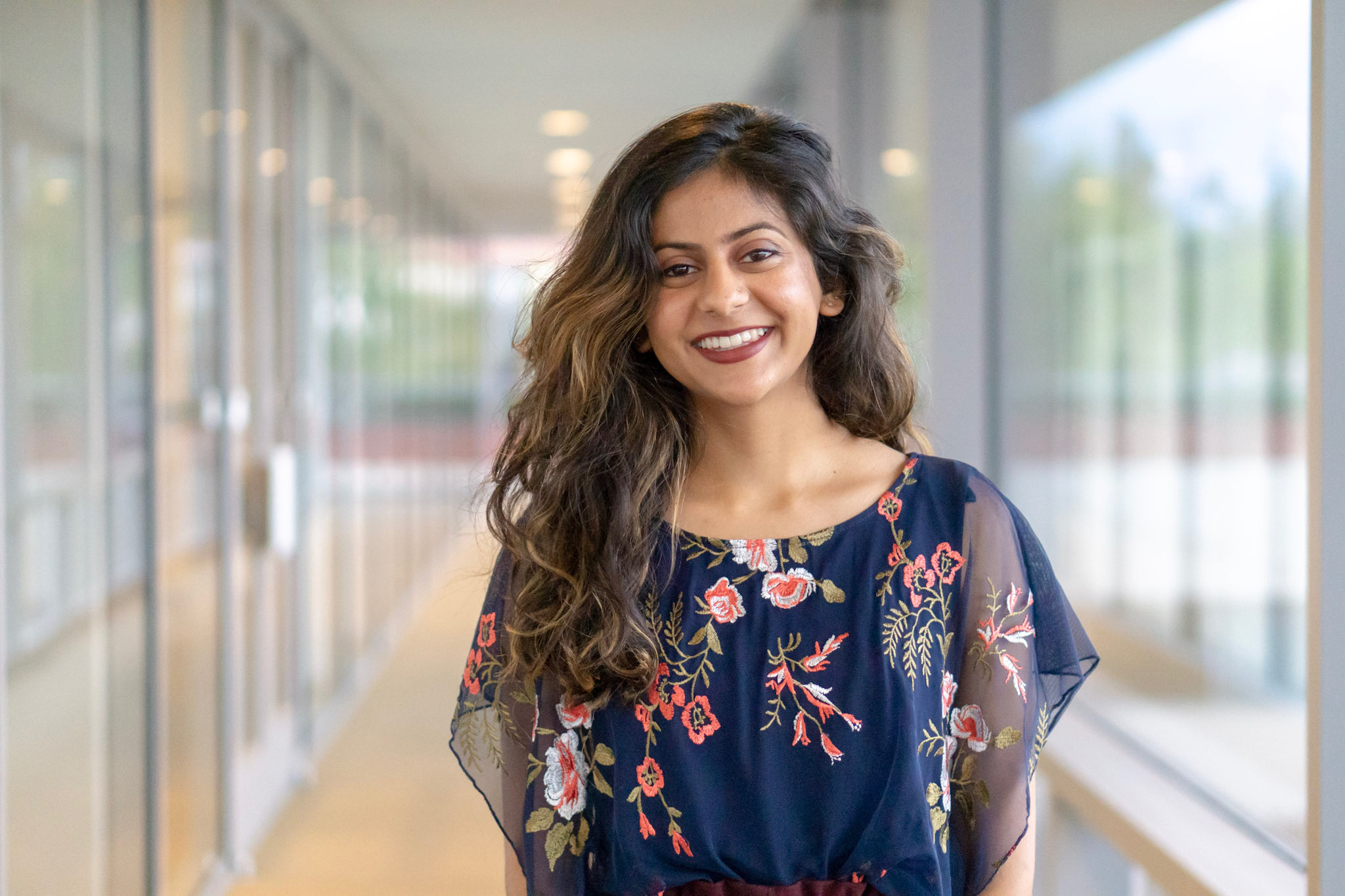 Portrait of Nandeeni Patel '21 on campus.