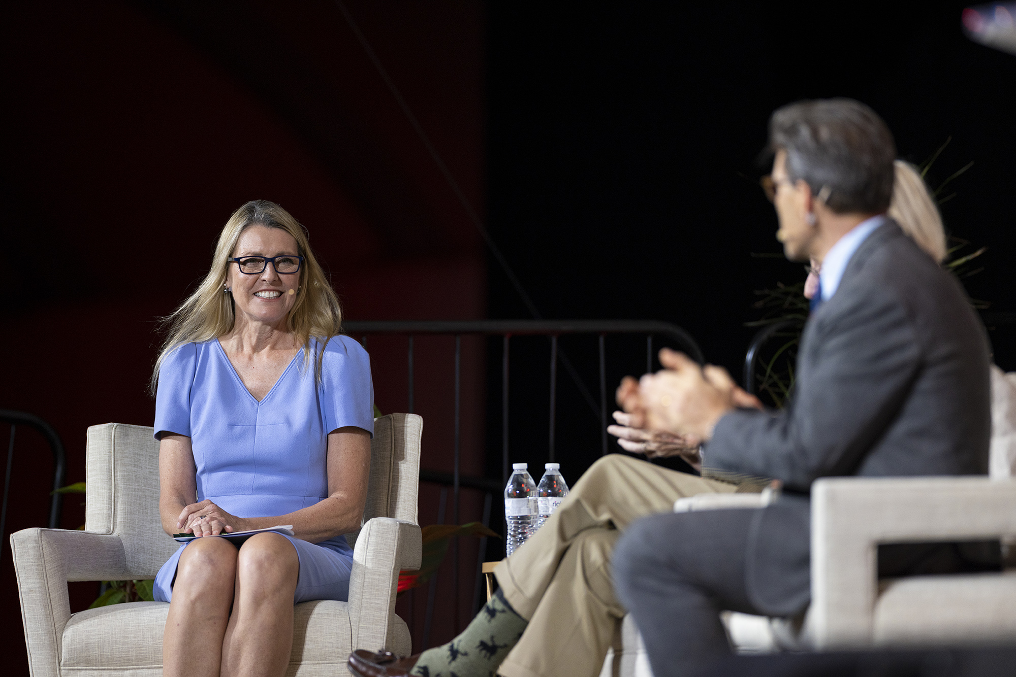 CMC Trustee Sue Matteson King ’85 P’18 sits with Jack Stark ’57 GP’11, Pamela Gann, and Hiram Chodosh on stage during CMC's 2022 Alumni Weekend.