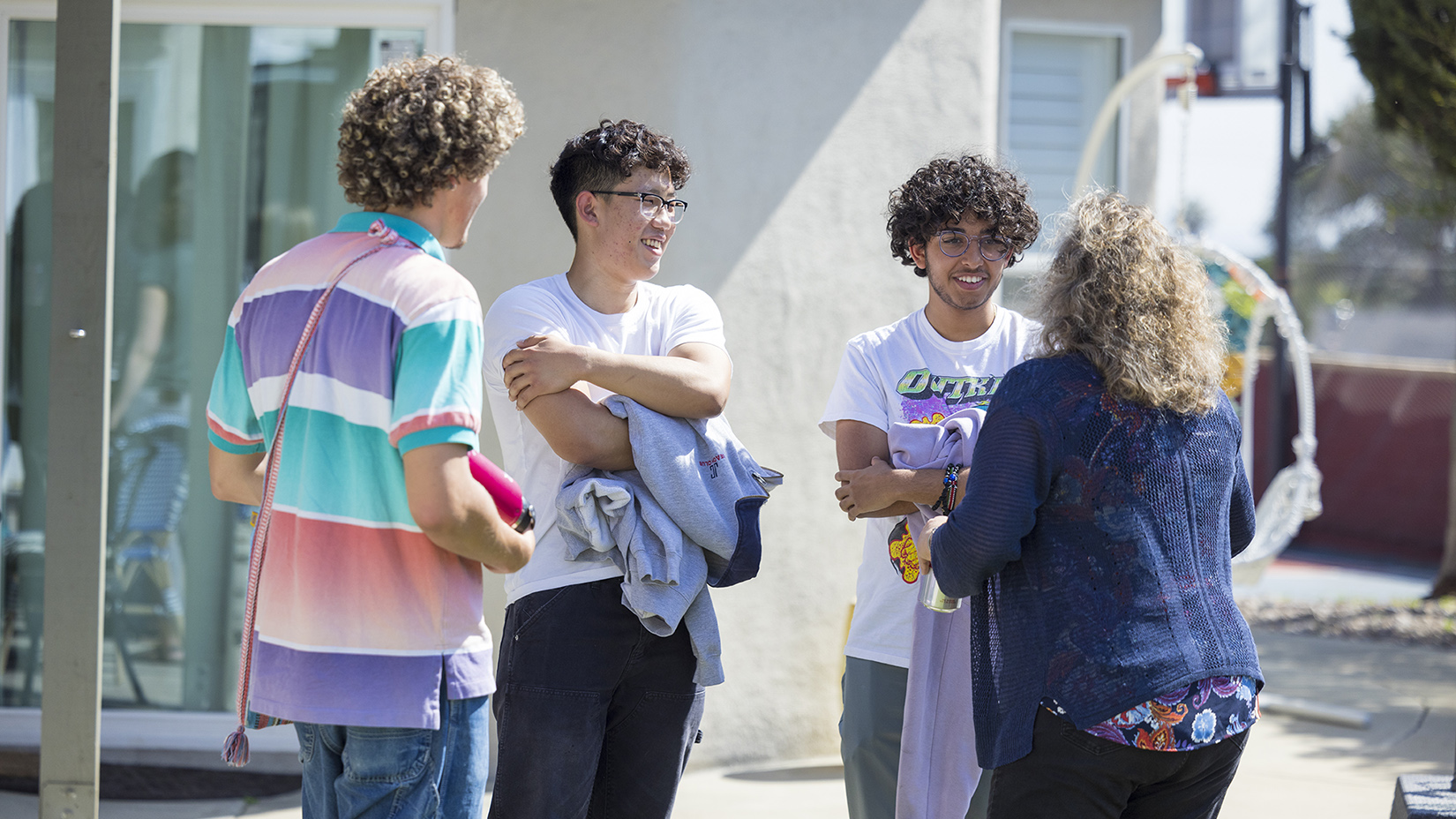 Shanna Levin meets with students at a 2022 Summer Research Program reception on Monday, May 23, 2022