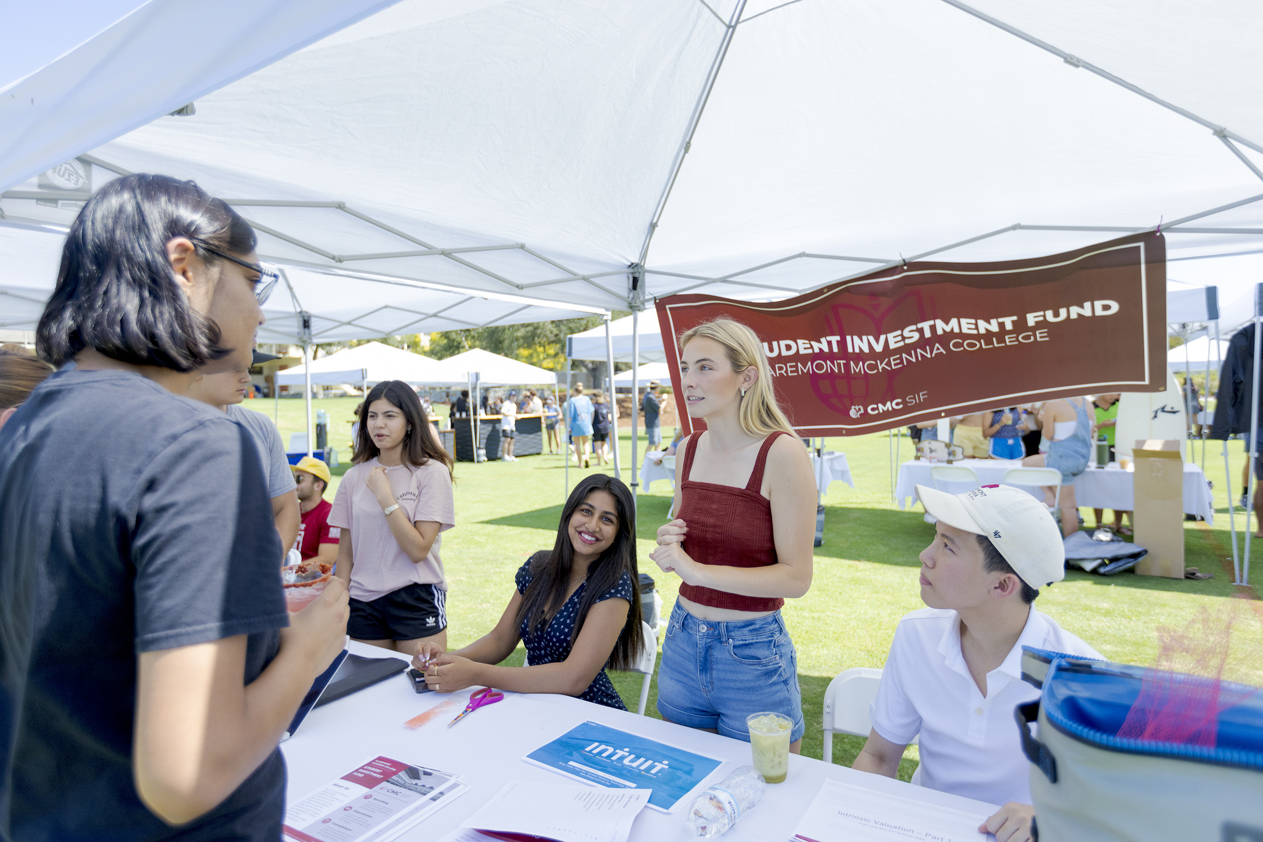 First-years with an interest in investing engage with peers at the Student Investment Fund booth.