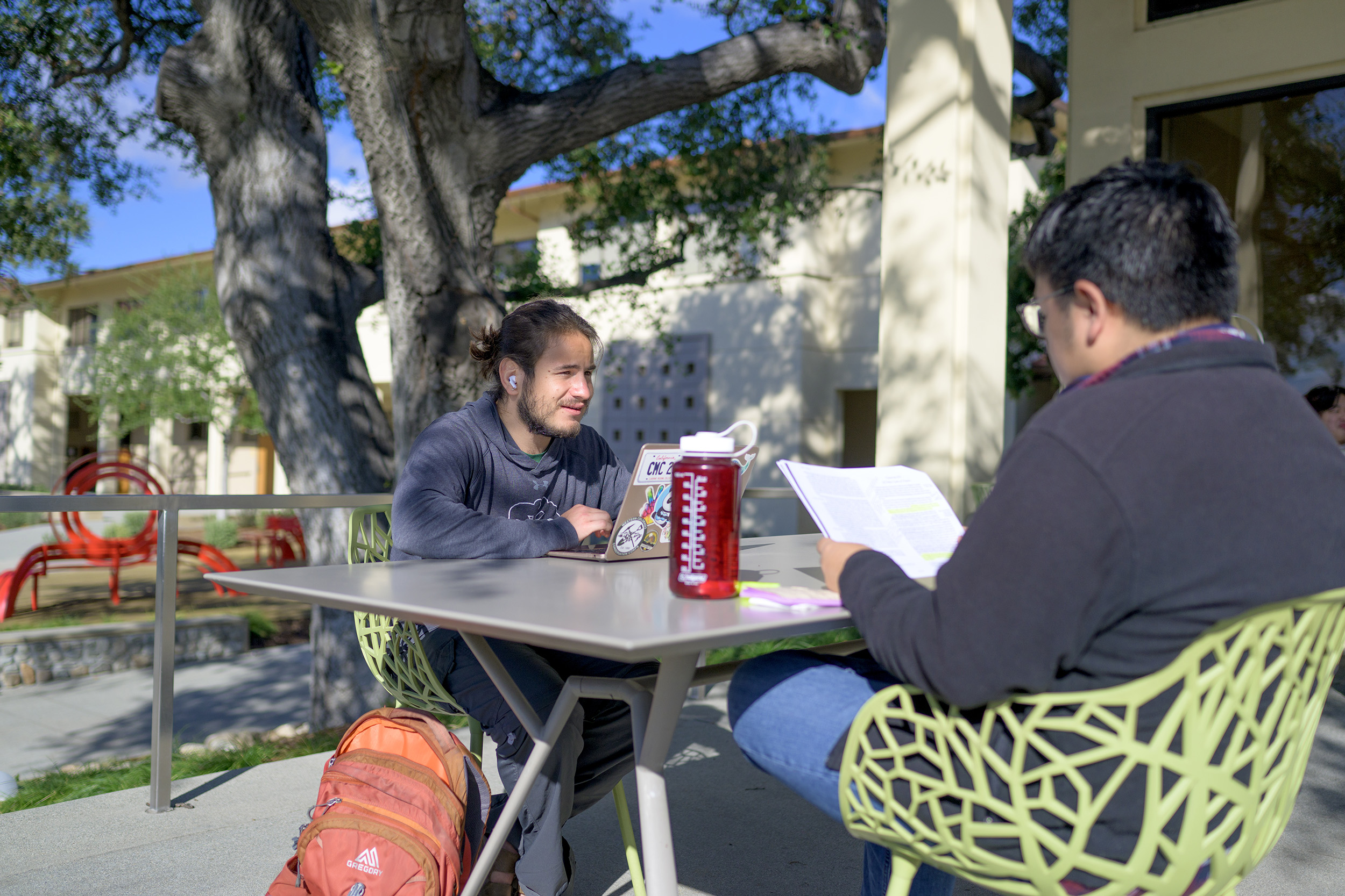 First day of classes Spring 2023. Students at the Hub.