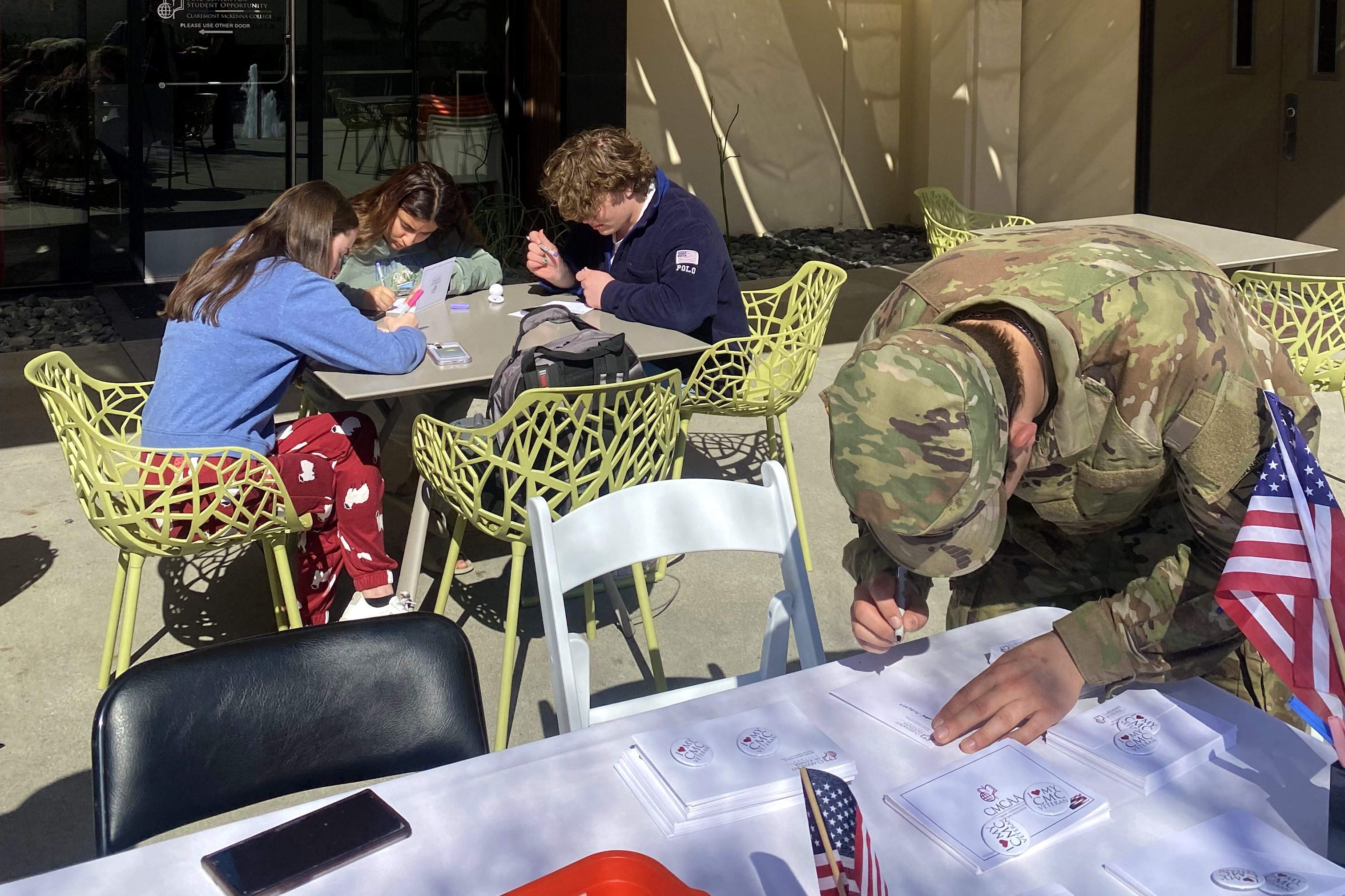 Students writing letters to alumni service members.