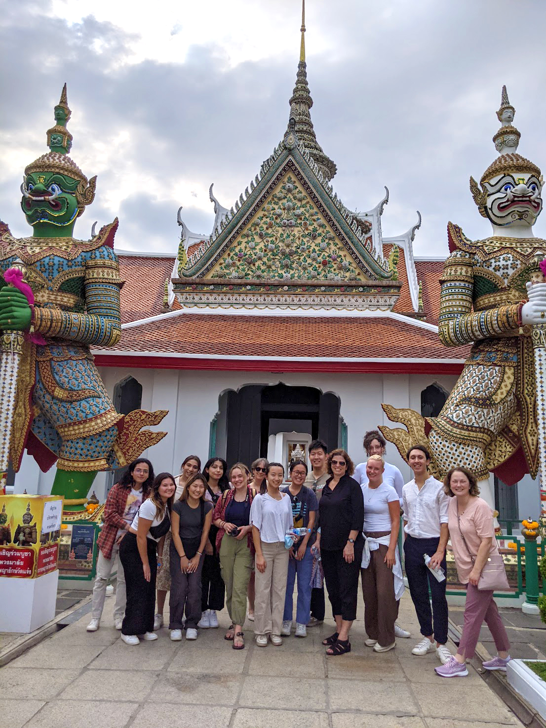 CMC students visit Thailand.