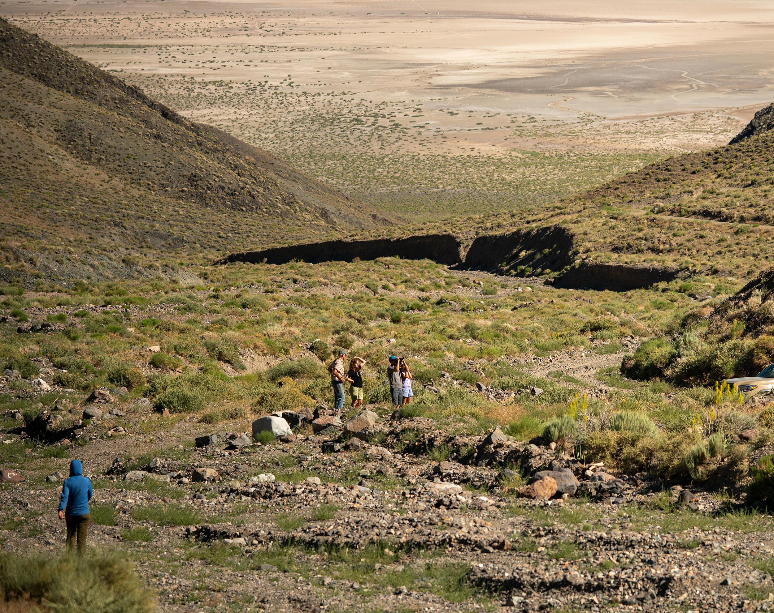 Eastern Sierra becomes outdoor lab for Roberts Environmental Center students.