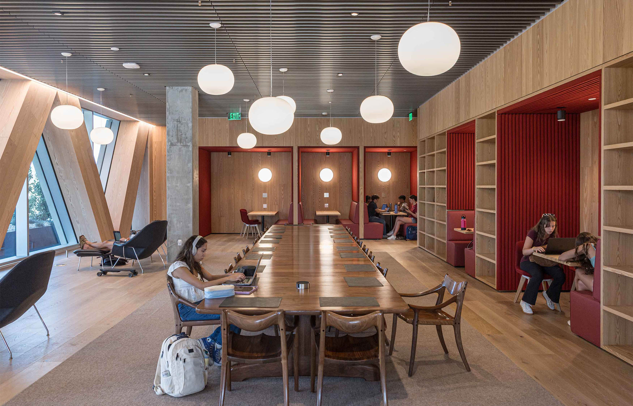 Students working in the Quantum Library.