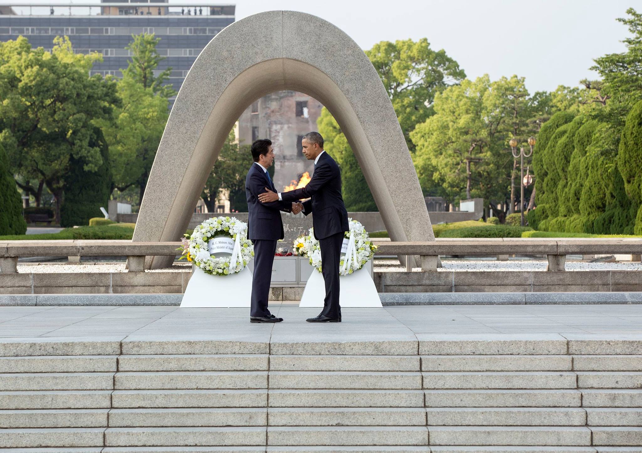 Prime Minister Shinzō Abe and President Barack Obama shaking hands at the Hiroshima Peace Memorial Park