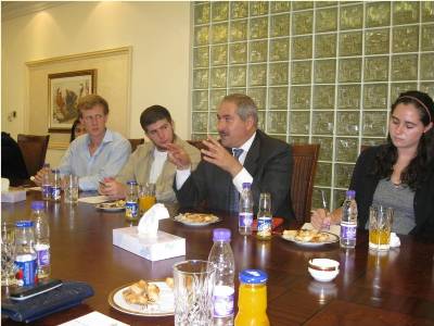 Students meeting with foreign minister of Jordan