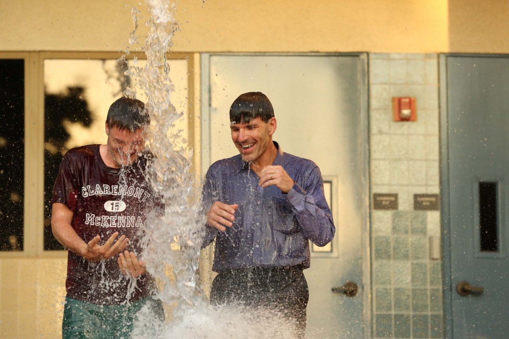 CMC Associated Students President Ben Tillotson ’15 and CMC President Hiram Chodosh taking the challenge