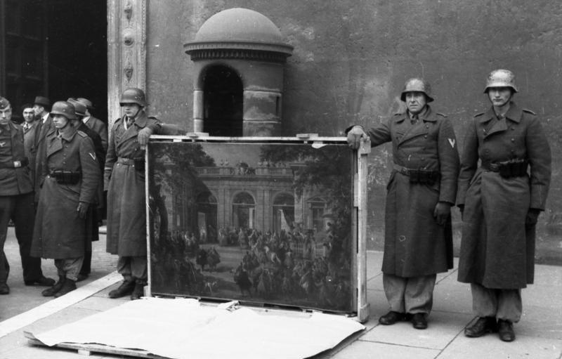 German soldiers of the Hermann Göring Division posing in front of Palazzo Venezia in Rome in 1944 with art taken from the Biblioteca del Museo Nazionale di Napoli.