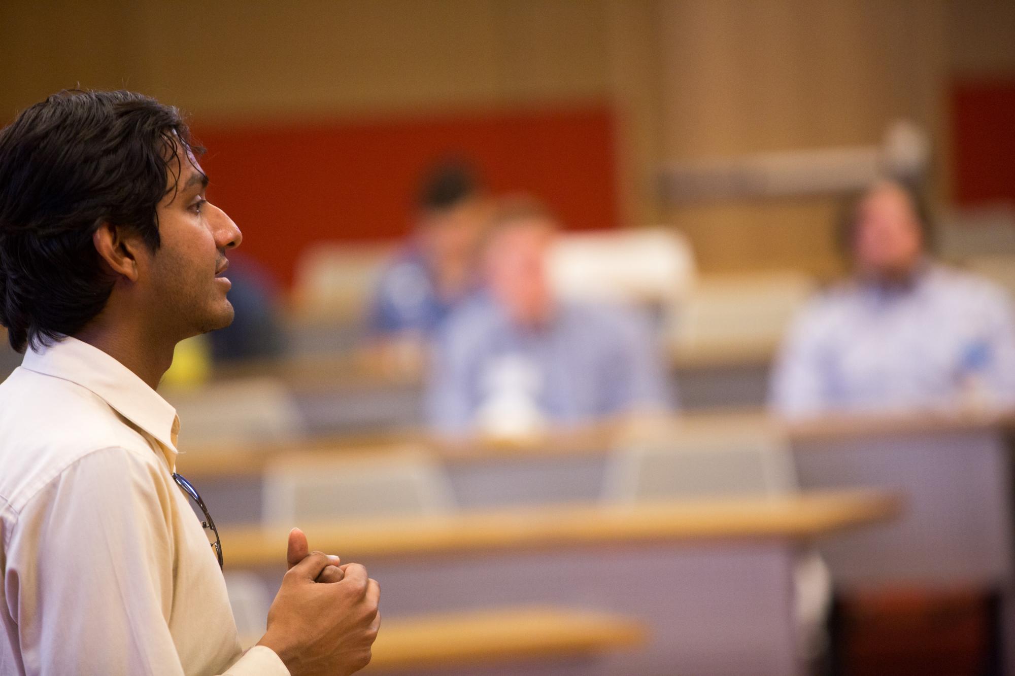 Prashant Fonseka talking with students