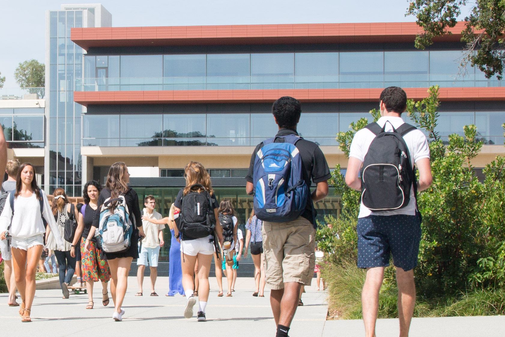 Students walking to and from CMC cube