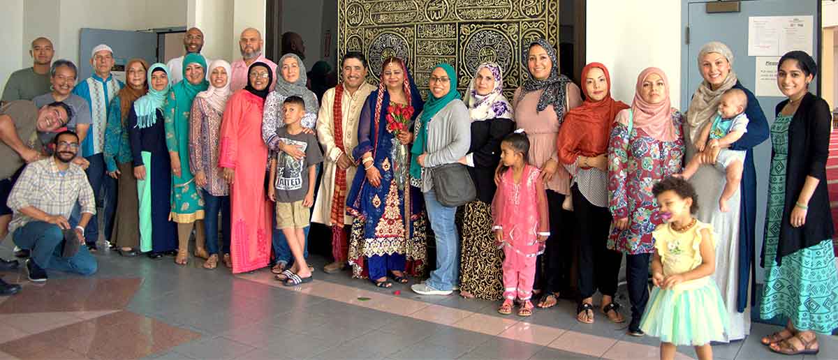 Group photo of Latino Muslim wedding party