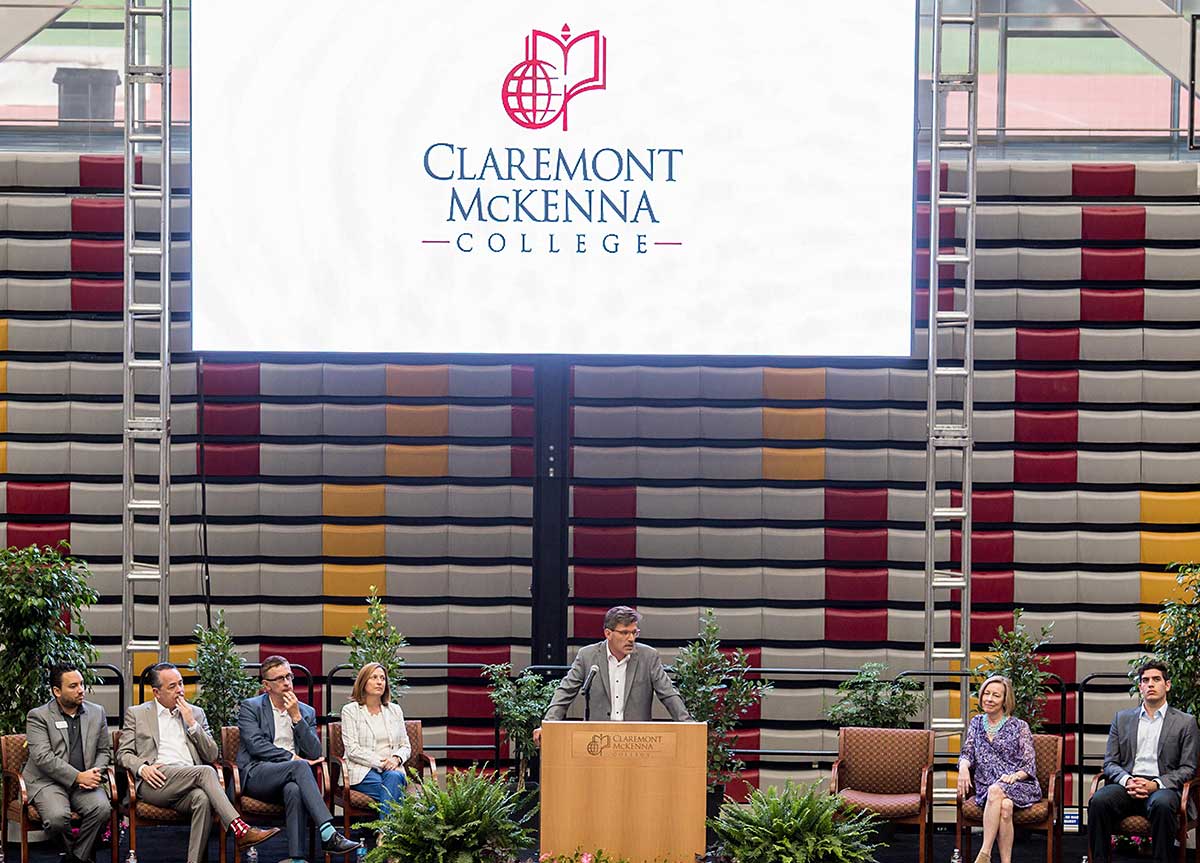 Hiram E. Chodosh speaks at Move In Day event