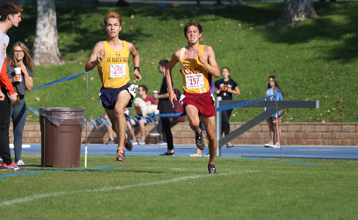 A Stag and UC Santa Cruz runner fight for the finish