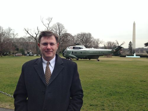 Michael Shear ’90, pictured in front of Marine One and Washington Memorial
