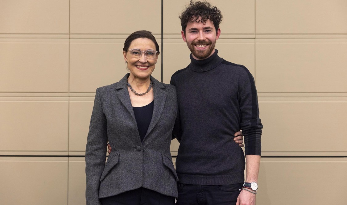 Stephanie Kleine-Ahlbrandt P’25  standing with her son, Adrian Flynn '25