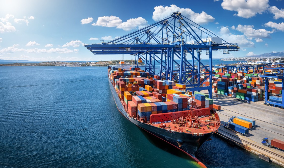 shipping port with many colorful shipping containers