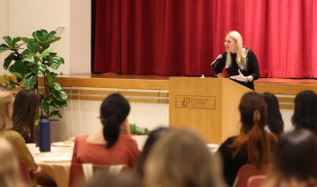 Elizabeth Wydra ’98.