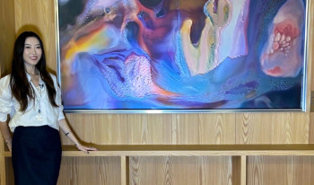 Tiffany Choi '27 in front of “H£Rñ§ñ0H§L” artwork