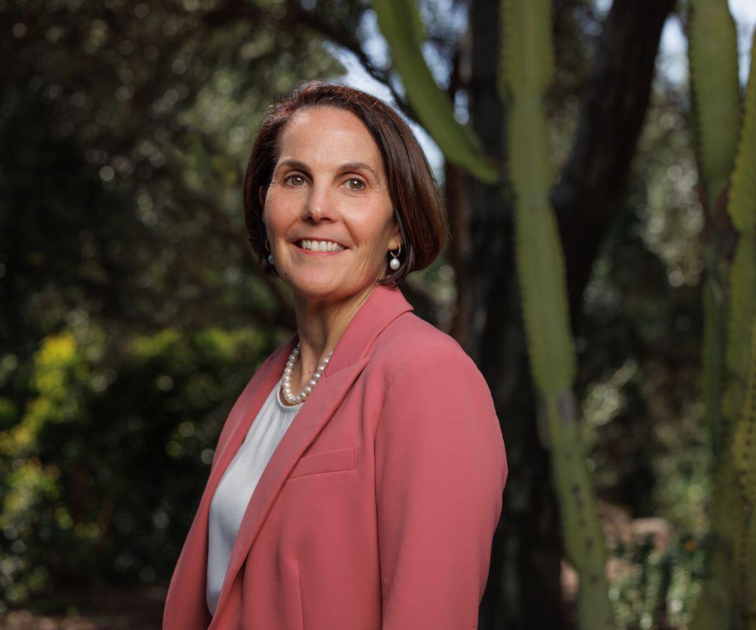 Headshot of Theresa Smith.