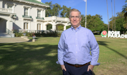Mark Leavens ’83 outside the Tournament House
