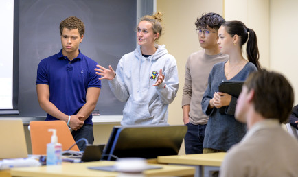 Students participating the inaugural Kravis Department of Integrated Sciences class, "Codes of Life."