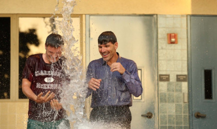 CMC Associated Students President Ben Tillotson ’15 and CMC President Hiram Chodosh taking the challenge