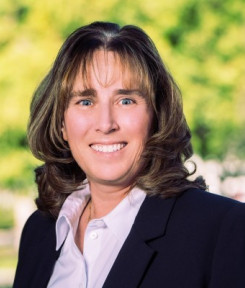 Stacey McIlroy '90, P'26