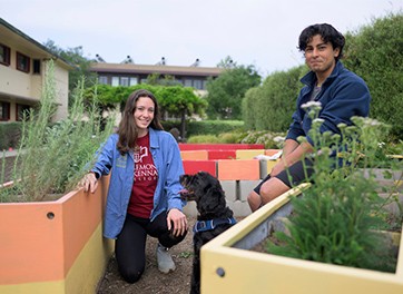 Elmir Kouliev ’24 and Zoe Carlson ’22 in the garden near Beckett Hall.