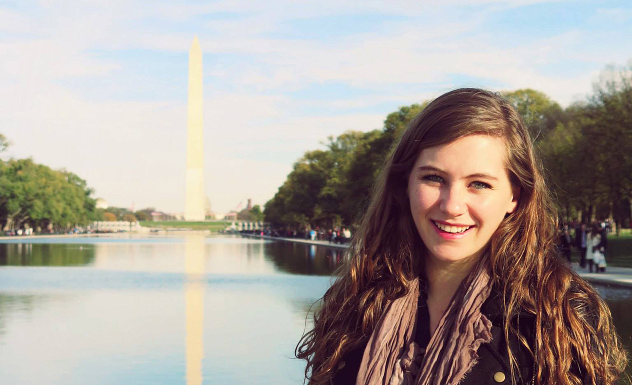 Student in front of the Washington Monument